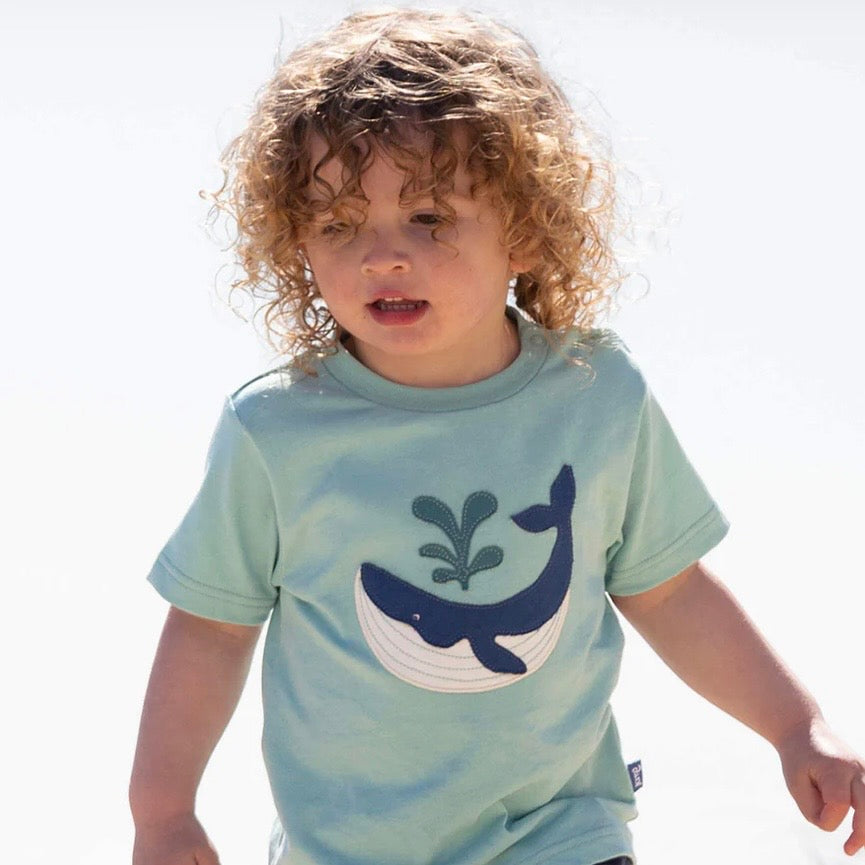 Child wearing a light blue t-shirt with a whale design on a white background

T-Shirt
Children's clothing 
Kids clothing 
Whale 
Organic cotton 
