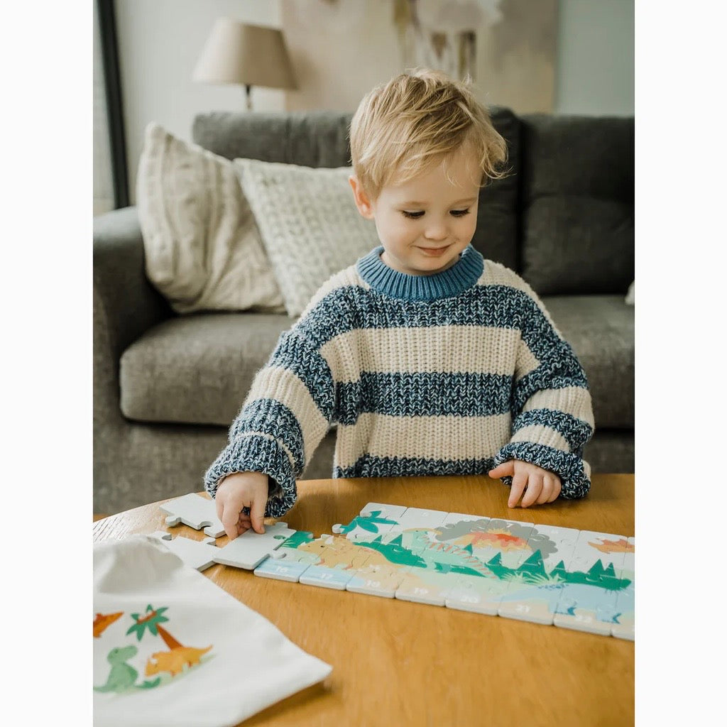 Child piercing together our Dinosaur Number Puzzle

Plastic free