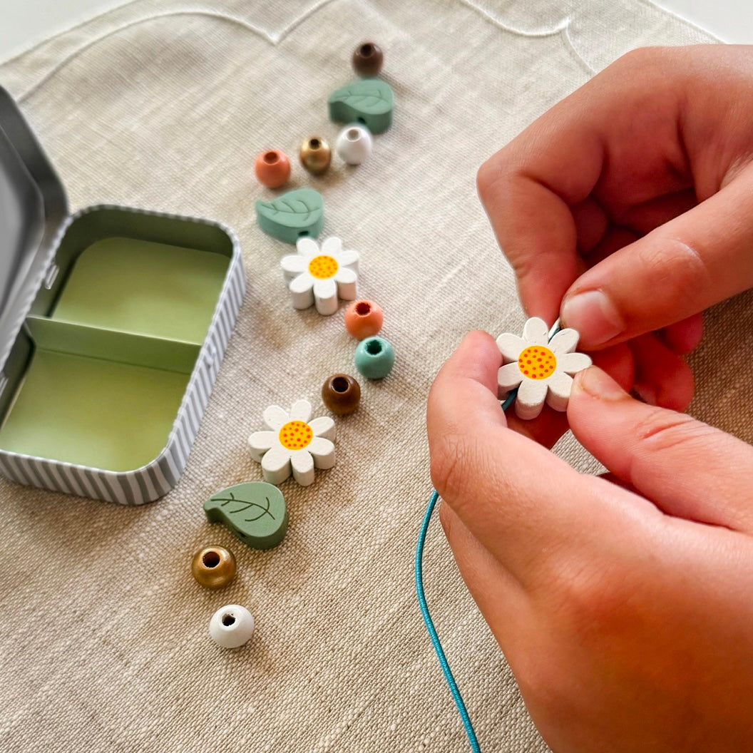 Make Your Own Daisy Bracelet