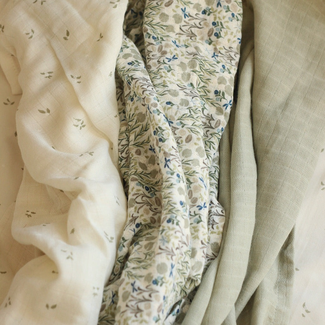 A lovely gift for new babies or baby shower 
Organic cotton muslin squares